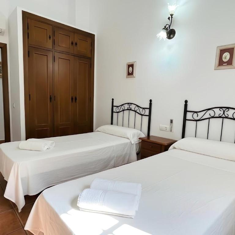 Chalet con piscina privada no permitimos grupos de jovenes - Casa - 20