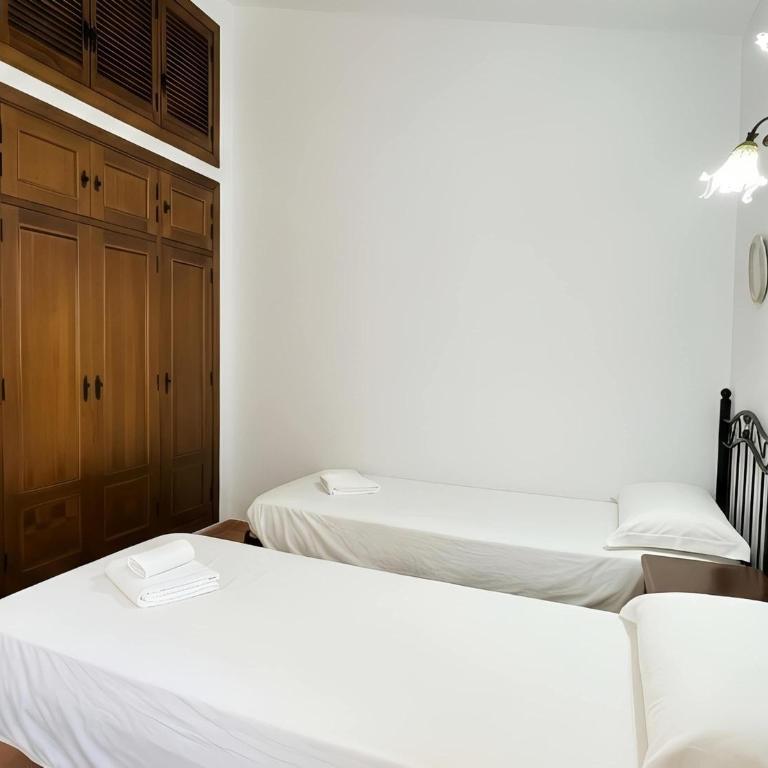 Chalet con piscina privada no permitimos grupos de jovenes - Casa - 23