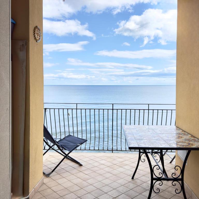 Casa Andrea - Frontemare con Terrazza - One-Bedroom Apartment with Sea View and Terrace - 4