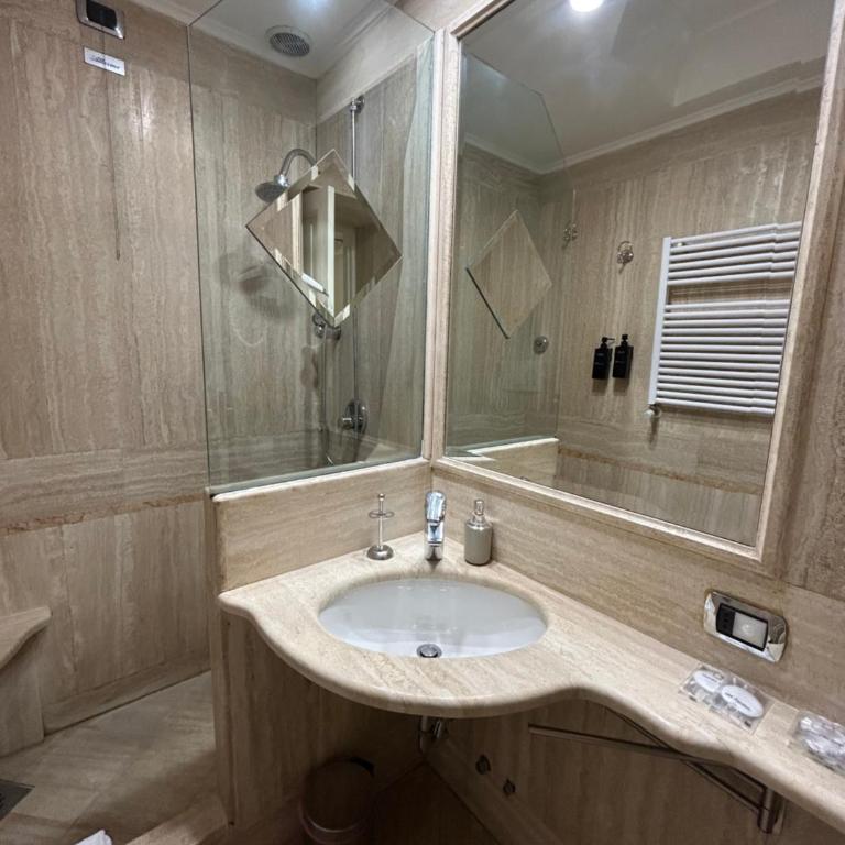 Rent Rooms Saint Peter - Double Room with Private Bathroom - 3