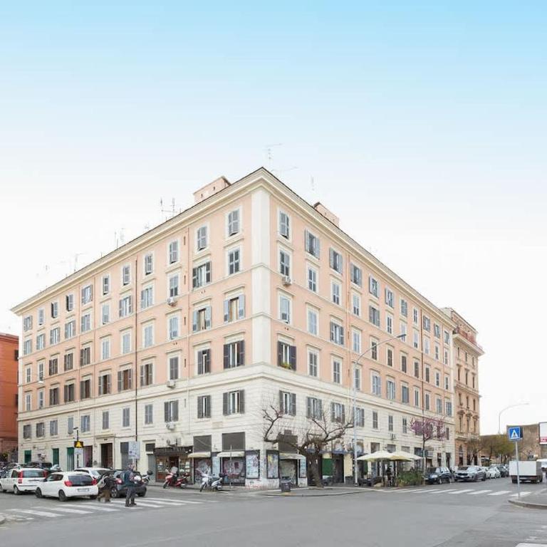 Casa d'artista con soffitti d'epoca vicino Termini - Appartamento - 53