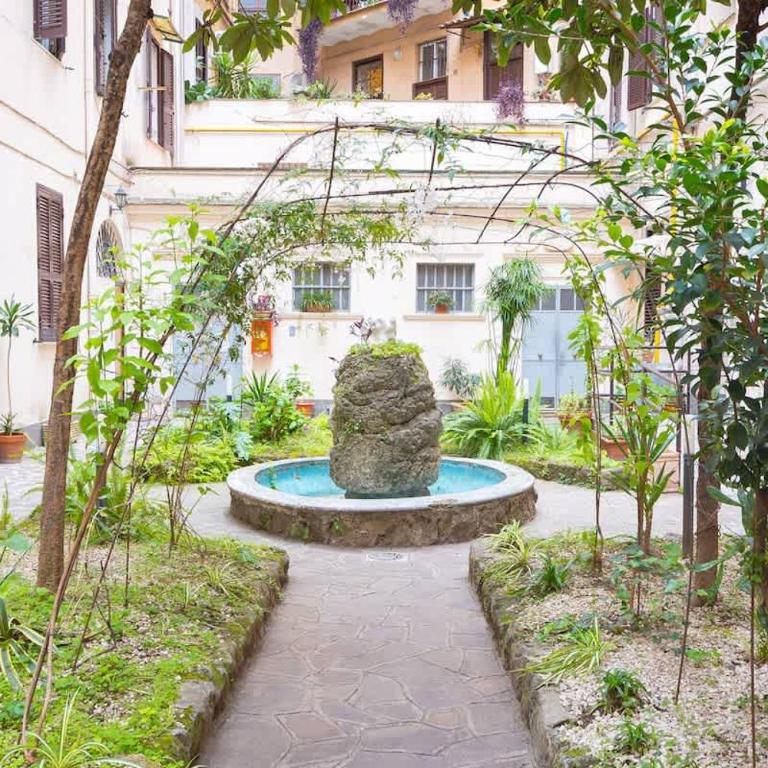 Casa d'artista con soffitti d'epoca vicino Termini - Appartamento - 56