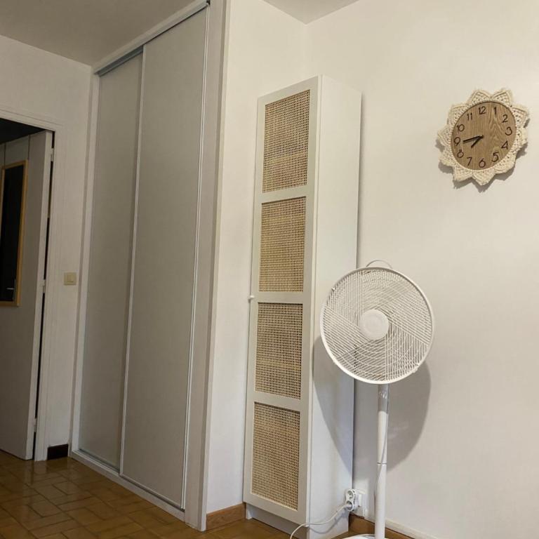 studio cabine rénové dans résidence tranquille ,au calme,200m de la mer avec parking privé - Apartment mit 1 Schlafzimmer - 5