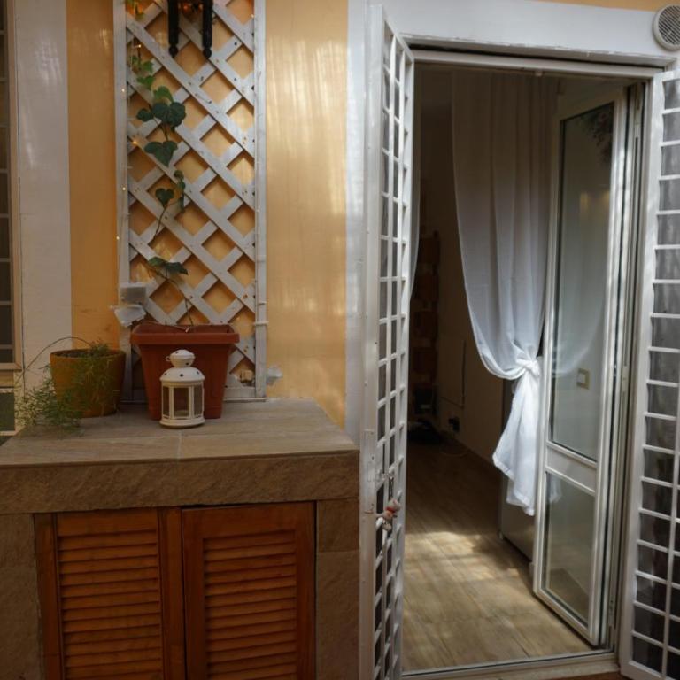 A bridge to the Coliseum - One-Bedroom Apartment with Terrace - 9