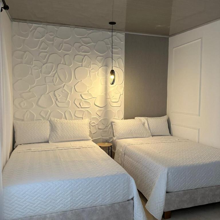 Hotel Alamos del Bosque - Habitación Doble con baño privado externo - 2 camas - 2