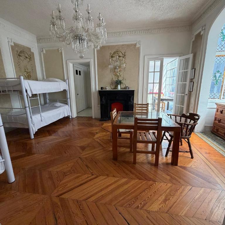 Anys Hostal - Bed in 4-Bed Female Dormitory Room - 7