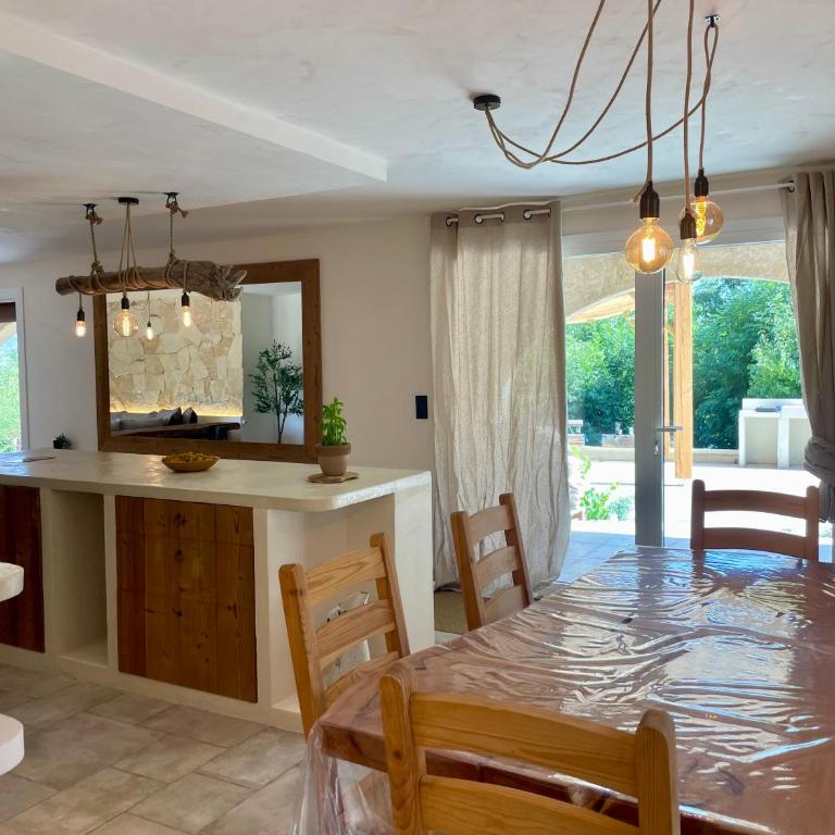 Gîte confort 15 couchages, vue panoramique Montagne Hautes Alpes, Terrasses - Casa de 6 dormitorios - 13