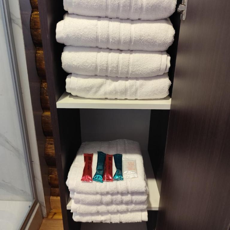 Cabaña a estrenar en el bosque, con pileta privada - Casa con 1 dormitorio - 17