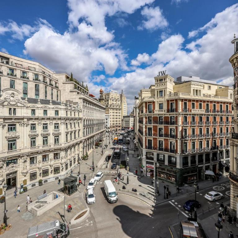 AmazINN Boutique Madrid Canalejas - Two-Bedroom Apartment with Balcony - 3
