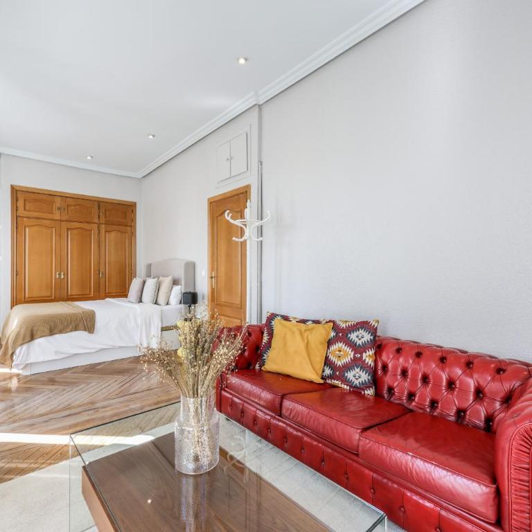 AmazINN Boutique Madrid Canalejas - Two-Bedroom Apartment with Balcony - 11