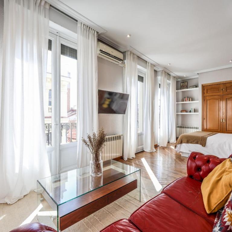 AmazINN Boutique Madrid Canalejas - Two-Bedroom Apartment with Balcony - 12