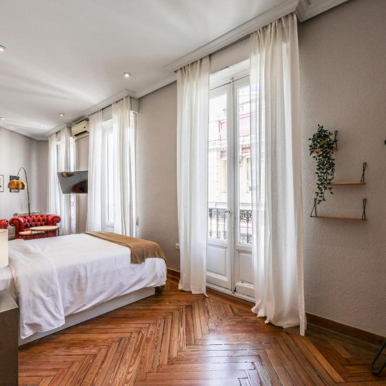 AmazINN Boutique Madrid Canalejas - Two-Bedroom Apartment with Balcony - 19
