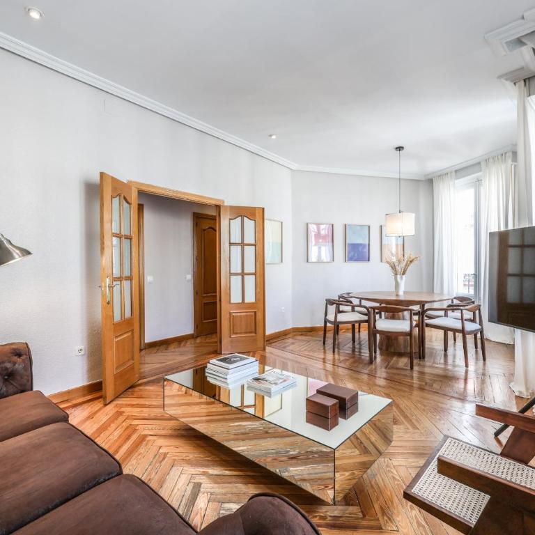 AmazINN Boutique Madrid Canalejas - Two-Bedroom Apartment with Balcony - 30