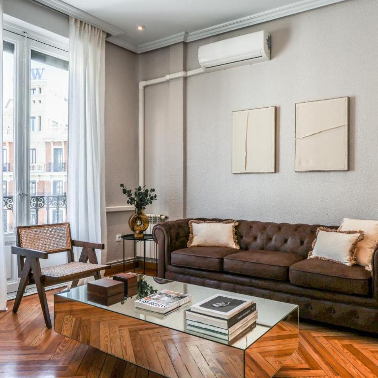 AmazINN Boutique Madrid Canalejas - Two-Bedroom Apartment with Balcony - 31