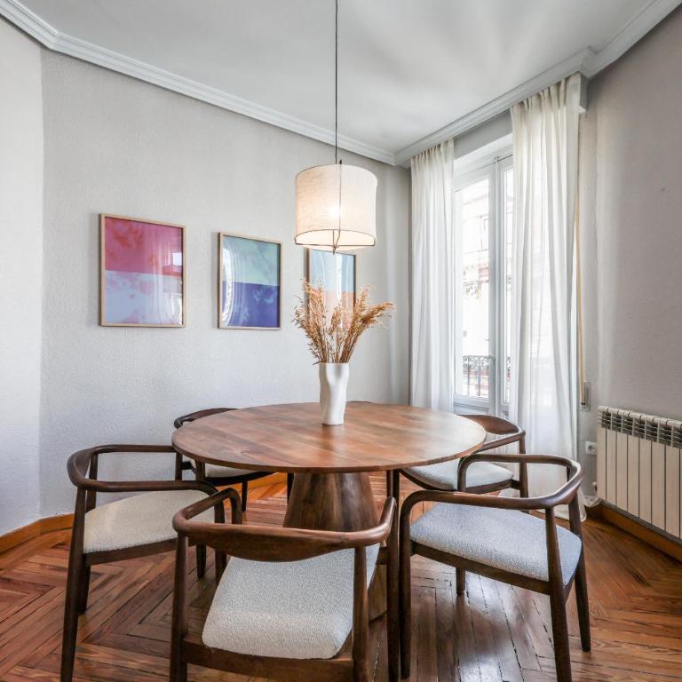 AmazINN Boutique Madrid Canalejas - Two-Bedroom Apartment with Balcony - 21