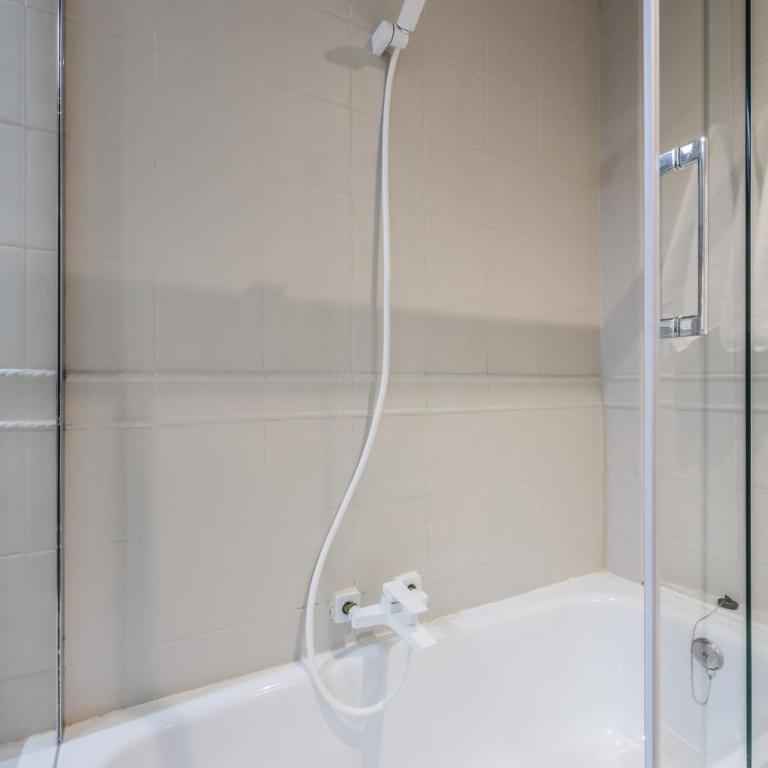 AmazINN Boutique Madrid Canalejas - Two-Bedroom Apartment with Balcony - 39