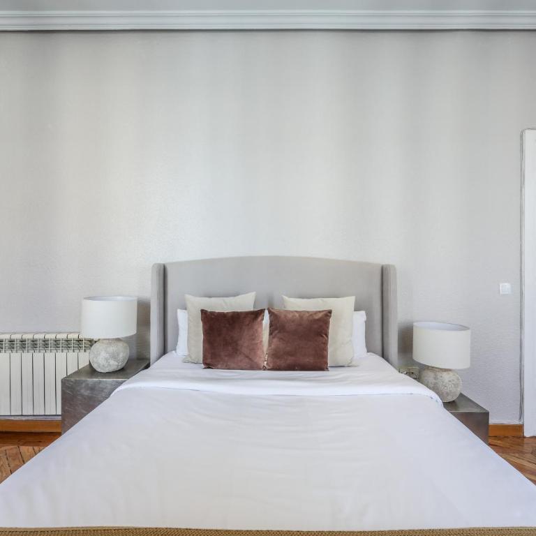 AmazINN Boutique Madrid Canalejas - Two-Bedroom Apartment with Balcony - 41