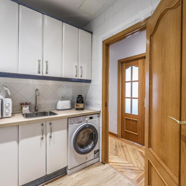 AmazINN Boutique Madrid Canalejas - Two-Bedroom Apartment with Balcony - 46