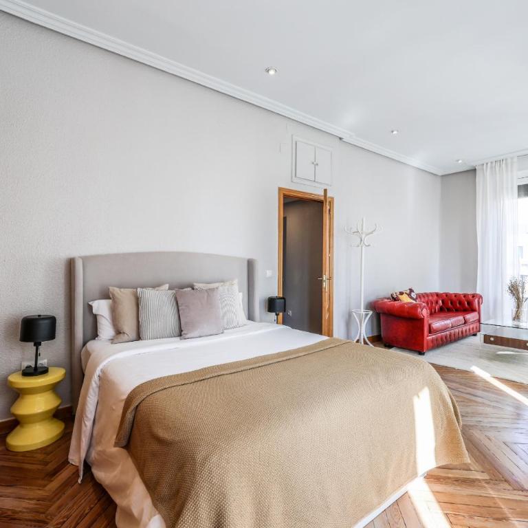 AmazINN Boutique Madrid Canalejas - Two-Bedroom Apartment with Balcony - 58