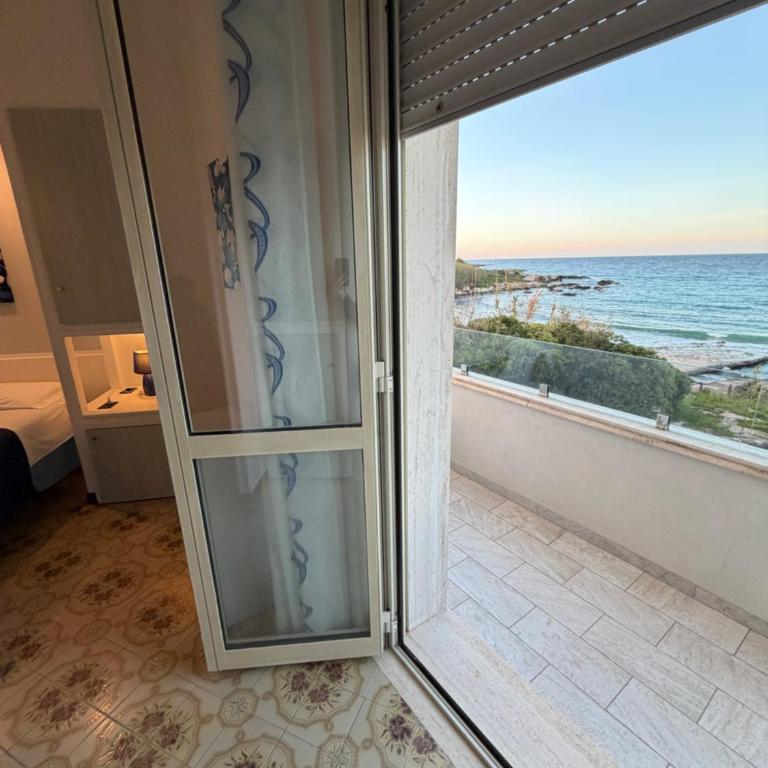 Hotel La Plancia - Camera Tripla Deluxe con Vista Mare - 2