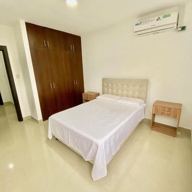 Ceibos Point - Hermoso y Amplio Departamento cercanía Consulado Americano y parqueo gratuito - Apartment - 4