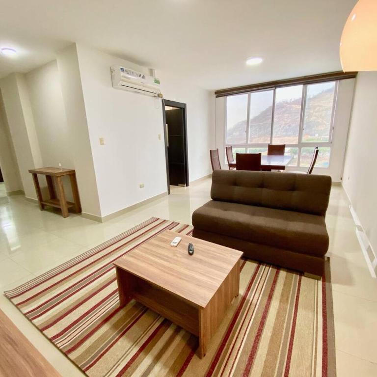 Ceibos Point - Hermoso y Amplio Departamento cercanía Consulado Americano y parqueo gratuito - Apartment - 12