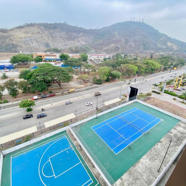 Ceibos Point - Hermoso y Amplio Departamento cercanía Consulado Americano y parqueo gratuito - Apartment - 13