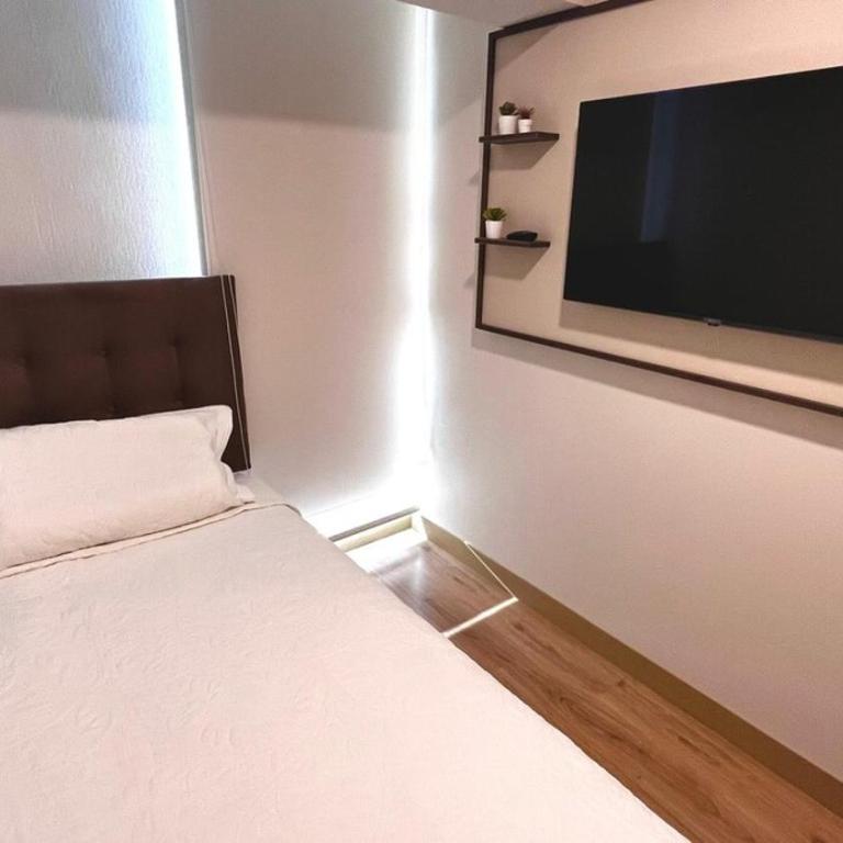 Sky Apartment Piso 25 Vista Panorámica Cerca a Gamarra & San Isidro - Three-Bedroom Apartment - 10