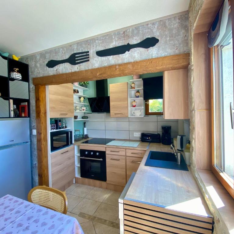 Domaine Ô Clair de Lune - Chambres d'Hôtes et Gîtes à Sarlat - Accès Cité Médiévale 5 minutes à pied - Parking - SPA & Massages en option - Piscine de saison - Maison de Vacances - 7