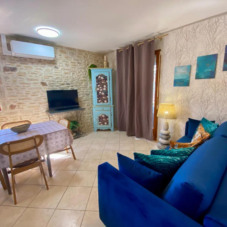 Domaine Ô Clair de Lune - Chambres d'Hôtes et Gîtes à Sarlat - Accès Cité Médiévale 5 minutes à pied - Parking - SPA & Massages en option - Piscine de saison - Maison de Vacances - 6