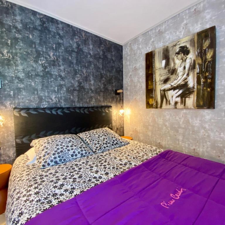 Domaine Ô Clair de Lune - Chambres d'Hôtes et Gîtes à Sarlat - Accès Cité Médiévale 5 minutes à pied - Parking - SPA & Massages en option - Piscine de saison - Maison de Vacances - 3