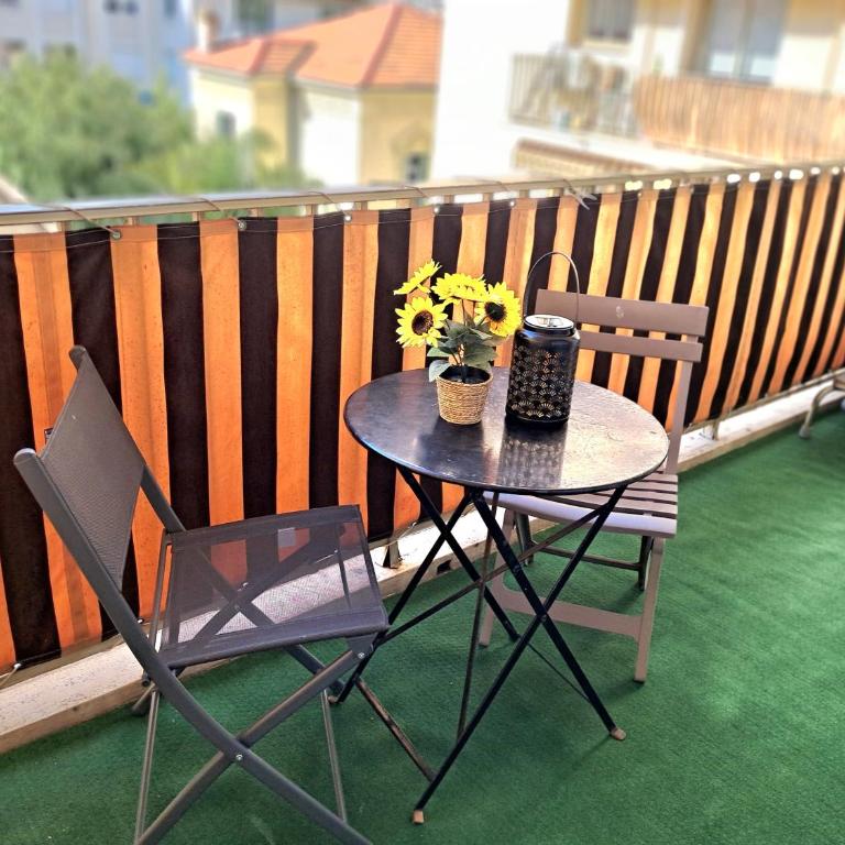 Grand 2 pièces Centre ville Antibes - Appartement 1 Chambre - 12