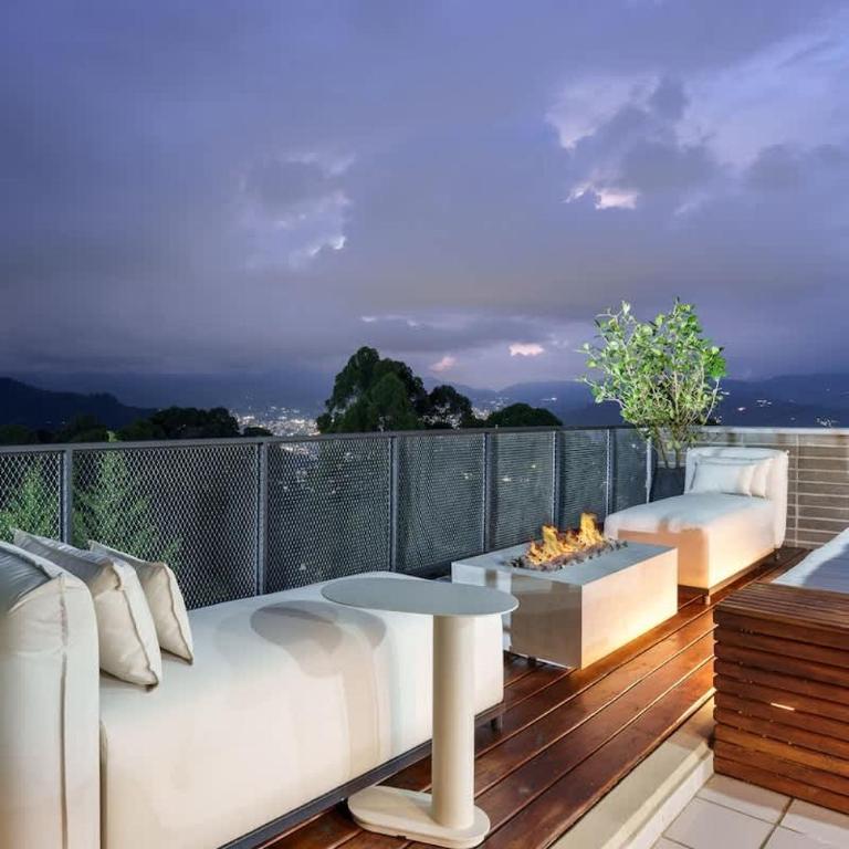 Designer Penthouse with Private Jacuzzi & Andes Views - Apartamento - 5