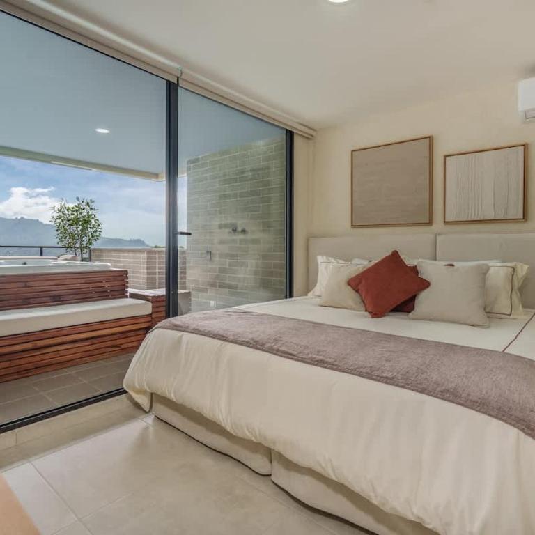Designer Penthouse with Private Jacuzzi & Andes Views - Apartamento - 20