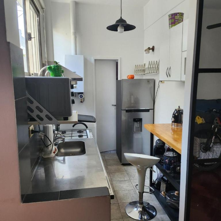 Precio y Calidad Luminoso departamento cerca del Hospital Italiano - Apartamento de 2 dormitorios - 4