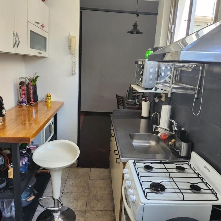 Precio y Calidad Luminoso departamento cerca del Hospital Italiano - Apartamento de 2 dormitorios - 21