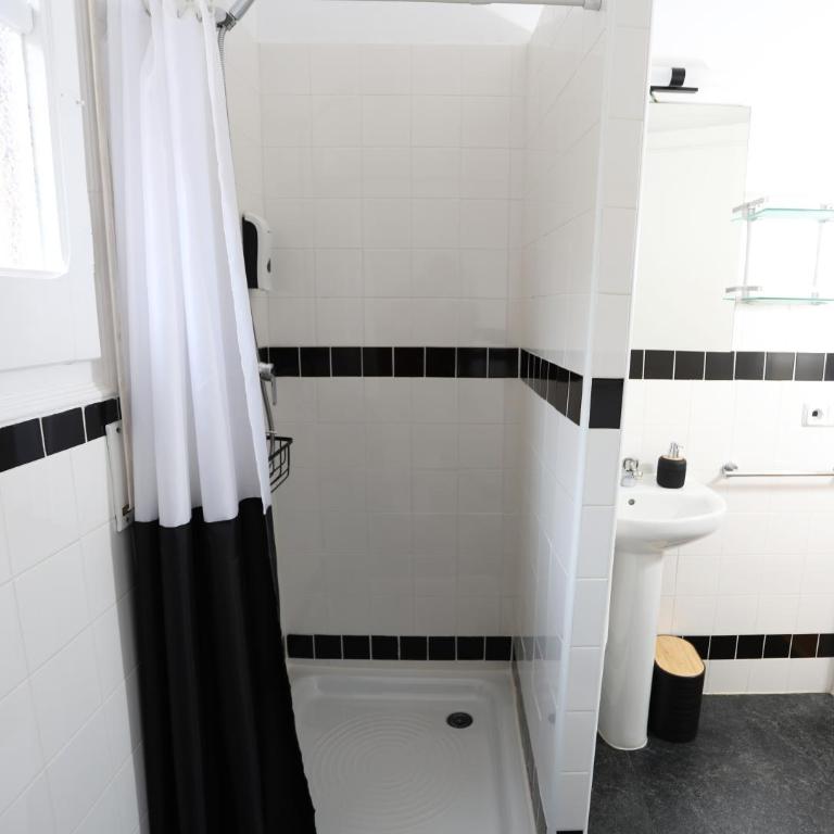 Tibidabo Apartments - Two-Bedroom Apartment with Terrace - 14