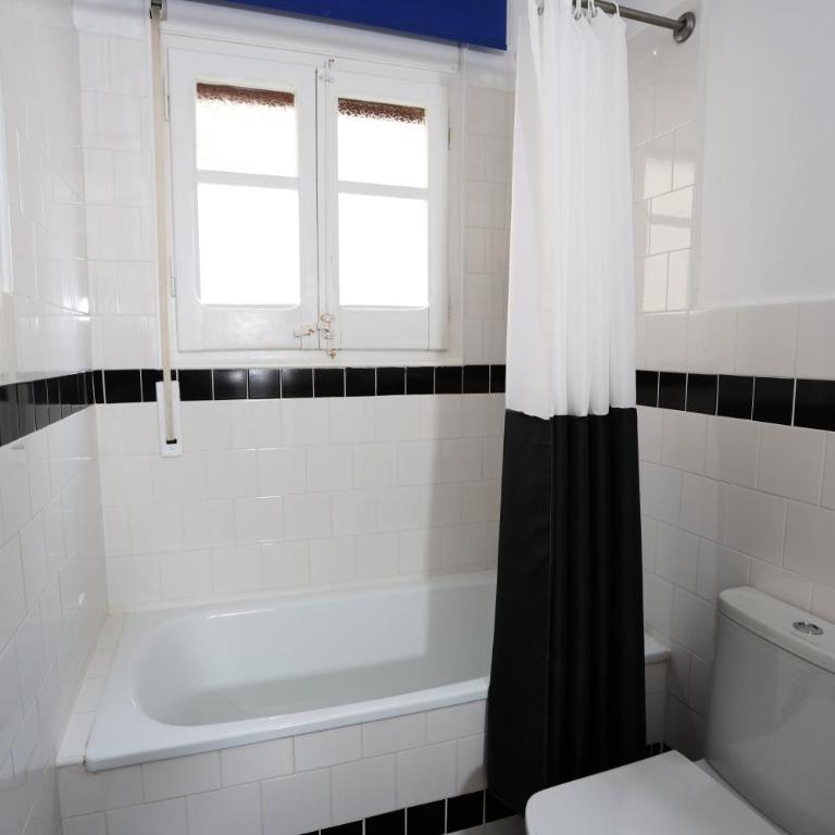 Tibidabo Apartments - Two-Bedroom Apartment with Terrace - 8
