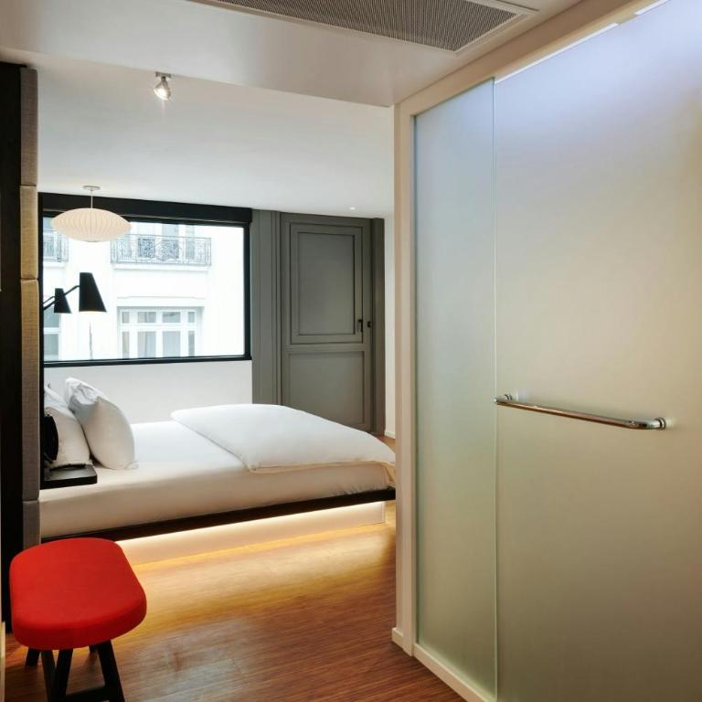 citizenM Paris Opera - Chambre Lit King-Size Accessible aux Personnes à Mobilité Réduite - 2
