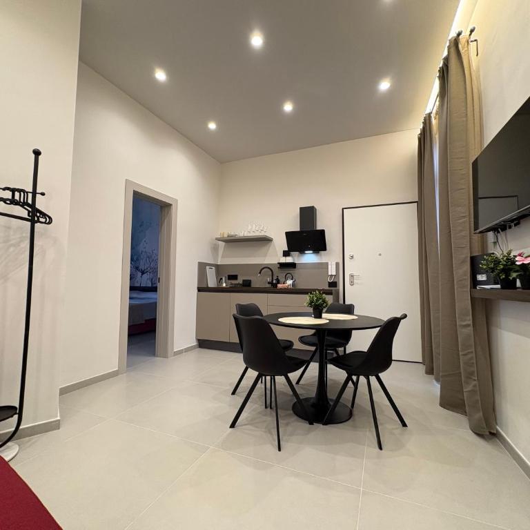 Stay & Dream in Naples - Appartamento con 1 Camera da Letto con Balcone e Vista Città - 4