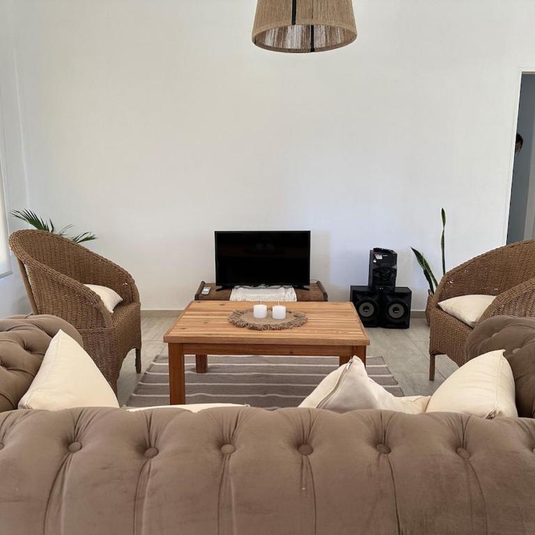 Casaquinta overlooking the golf course - Three-Bedroom Home - 22