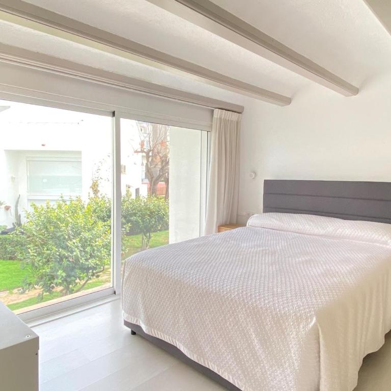 Precioso bungalow con piscina en 1a Linea Playa - Apartamento de 1 dormitorio - 10