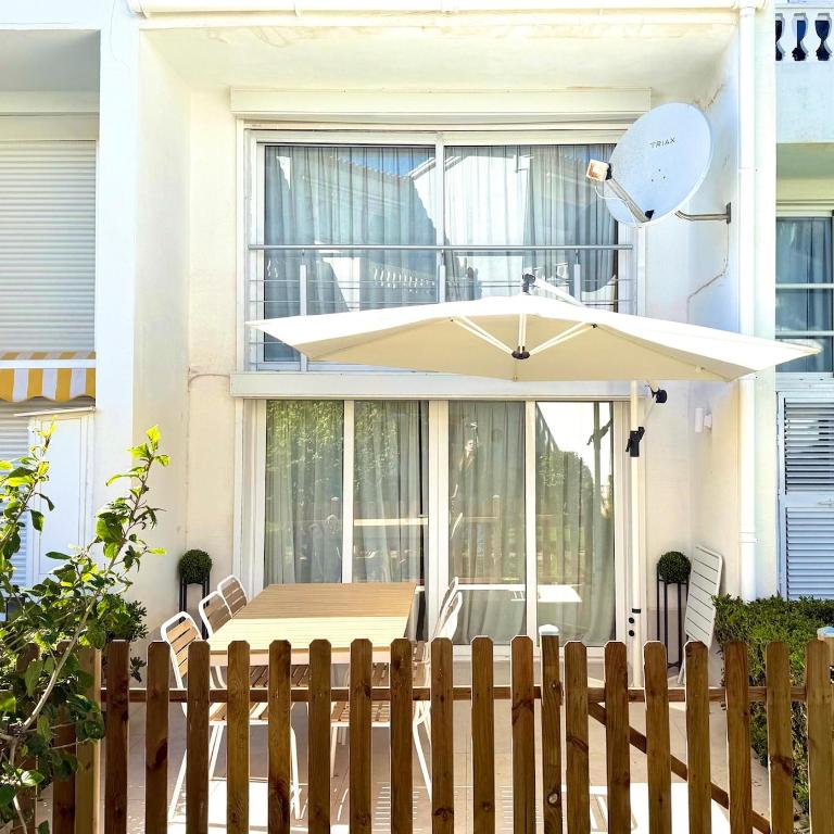 Precioso bungalow con piscina en 1a Linea Playa - Apartamento de 1 dormitorio - 8