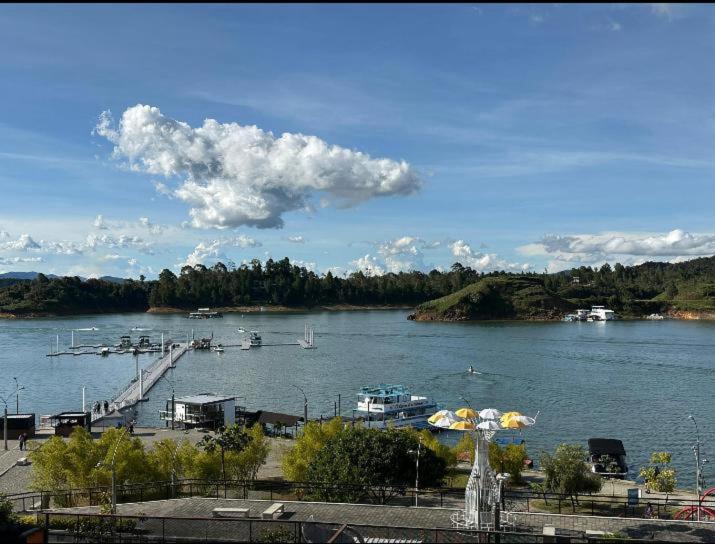 Hotel Bahia Guatape - Apartamento Deluxe de 1 dormitorio con vistas a la ciudad - 5