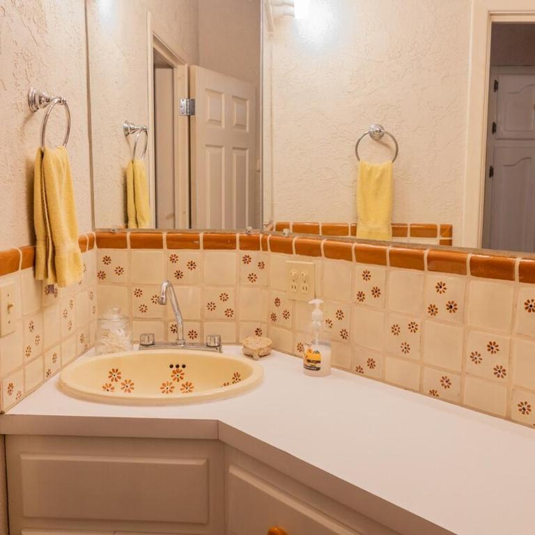 2BR stay with patio & open-air dining - Apartamento de 2 dormitorios - 8