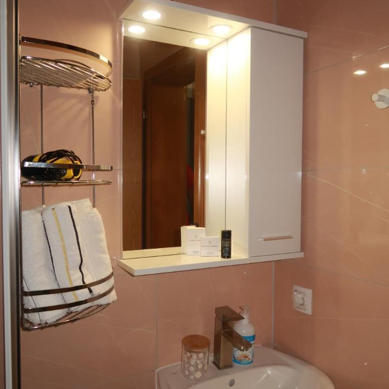 Two Bedroom Apartment in Mostar with Terrace & View - Apartman sa 2 Spavaće Sobe - 12
