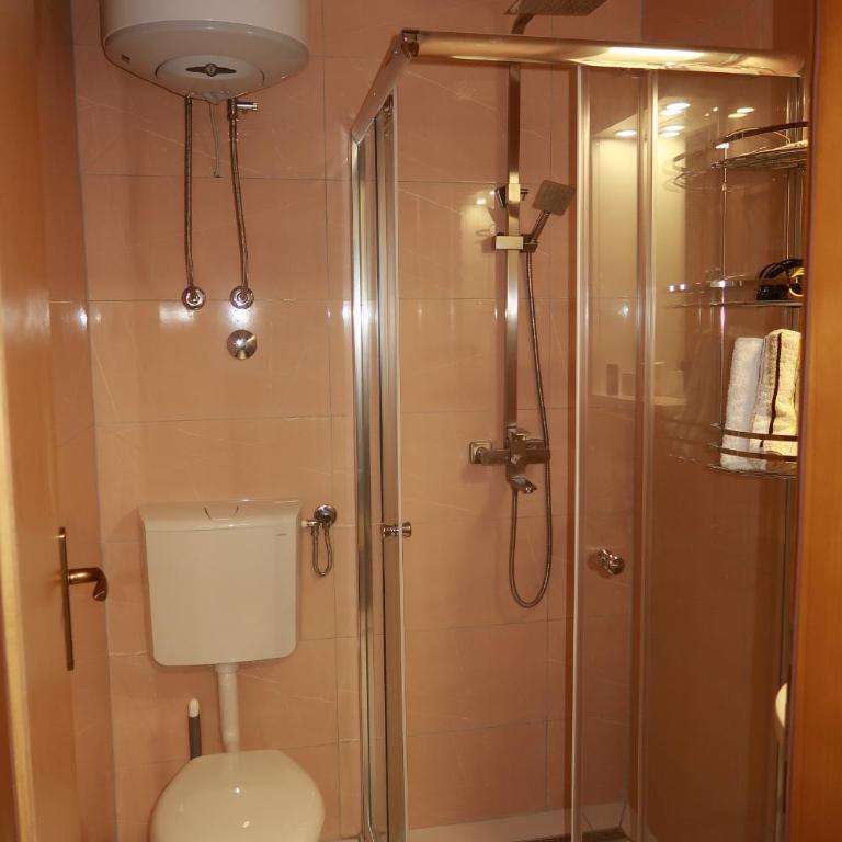 Two Bedroom Apartment in Mostar with Terrace & View - Apartman sa 2 Spavaće Sobe - 14