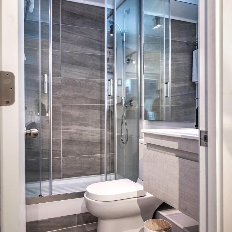 Apart completo con balcón, cercano a Est Metro y Barrio Italia - Apartamento de 1 dormitorio - 25