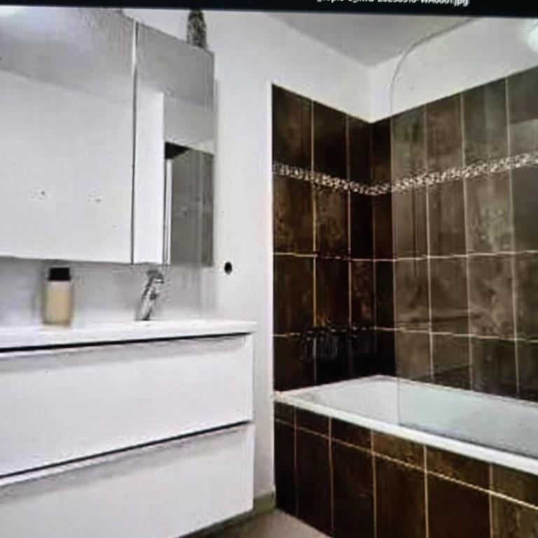 Appartement à Frejus avec piscine et terrasse - Apartment mit 1 Schlafzimmer - 7