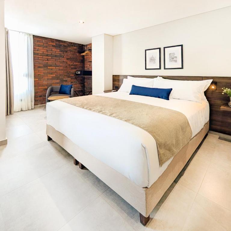 Laureles Selection Suites - Suite with Balcony - 11